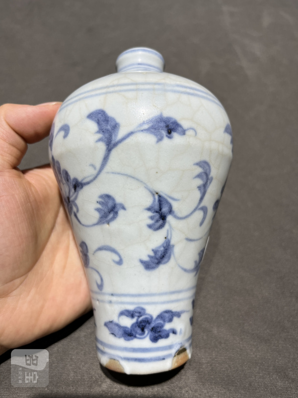 明洪武 青花缠枝牡丹纹梅瓶 - 图4